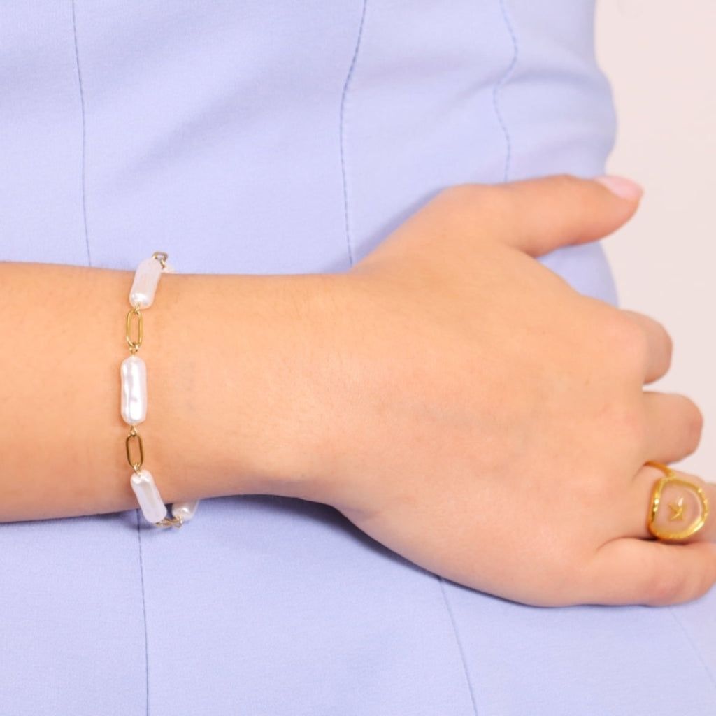 Gold Baroque Pearl & Paperclip Chain Bracelet | Anartxy