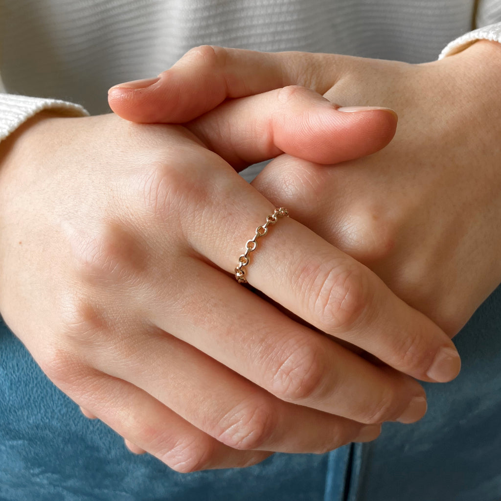 Tahilla Gold Delicate Round Link Ring