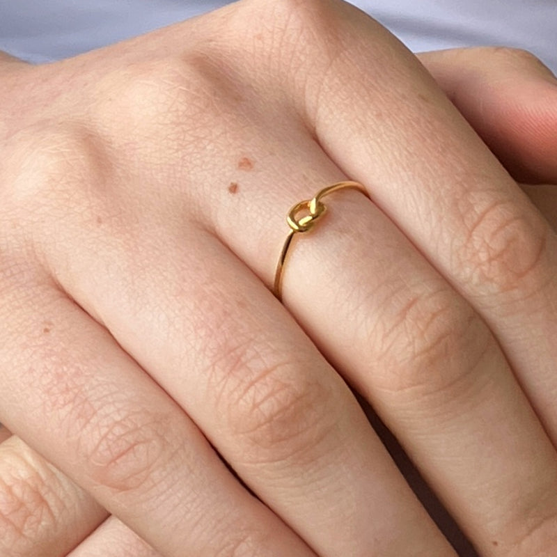9 Carat Gold Delicate Loveknot Ring