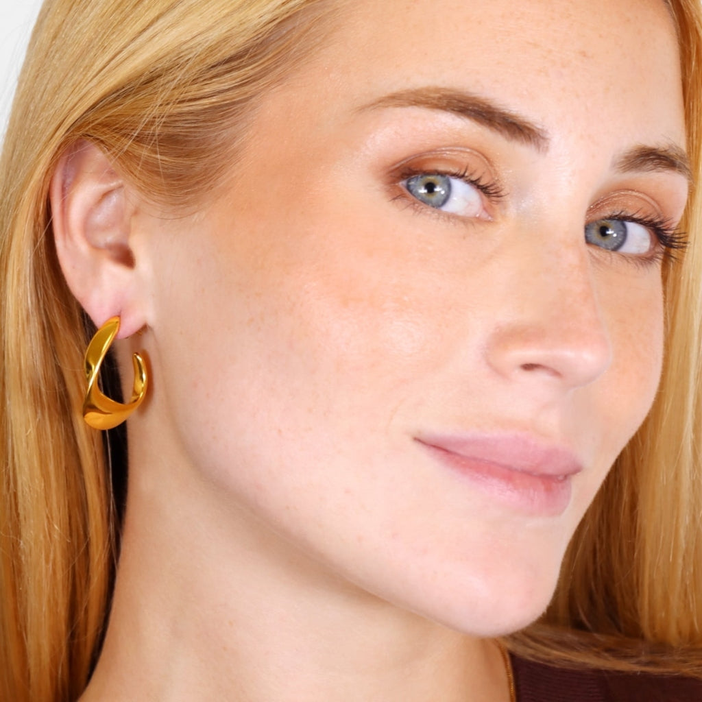 Curved Hoop Stud Earrings | Anartxy