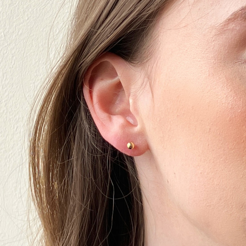 Silver Dot Stud Earrings High Polished Surgical Steel Screw Flat Back – The  Clinda