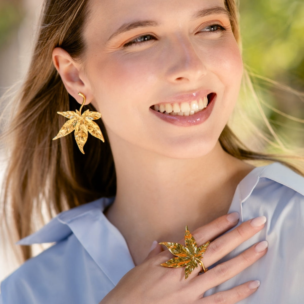 Gold Large Leaf Stud Earrings | Anartxy