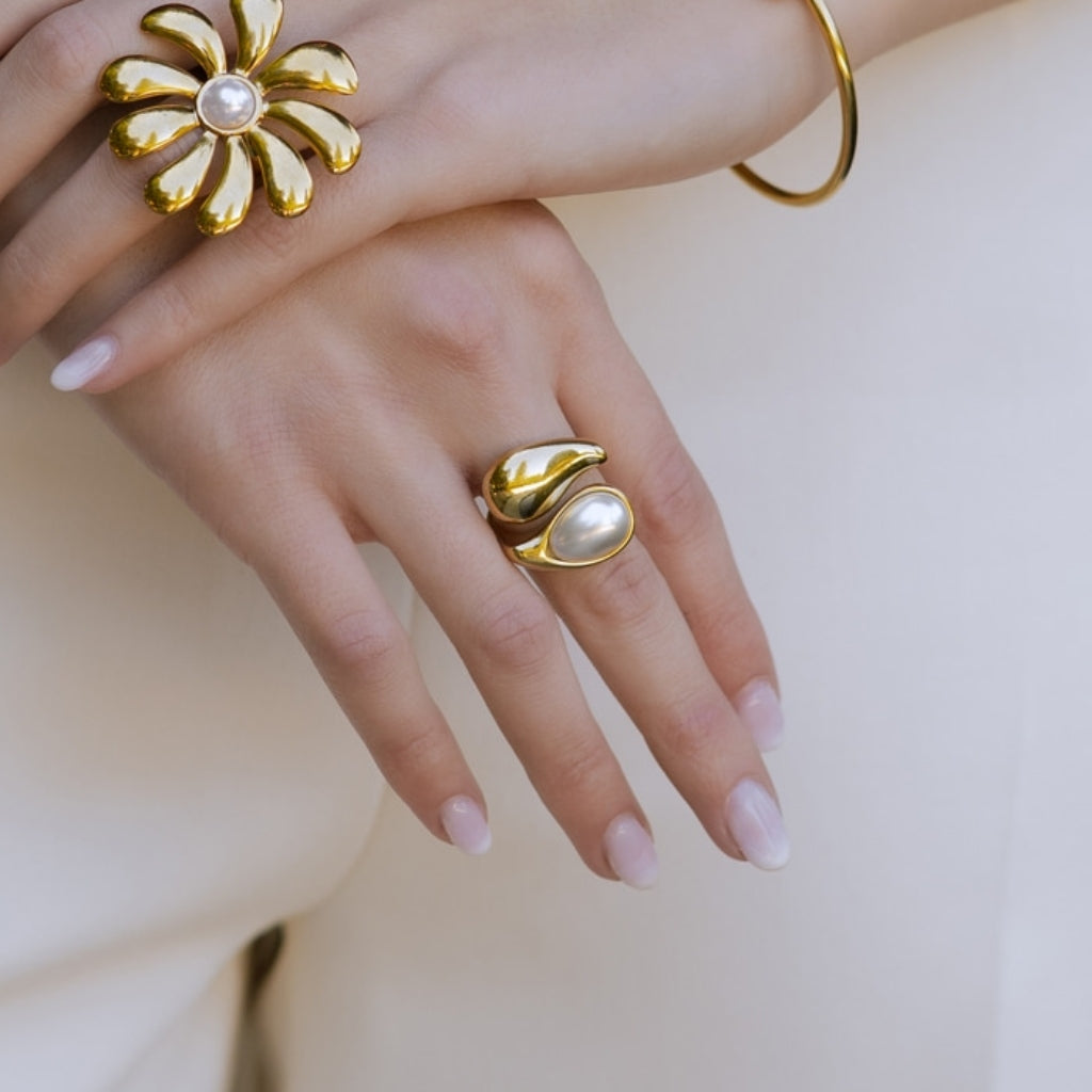 Gold Pearl Split Ring | Anartxy