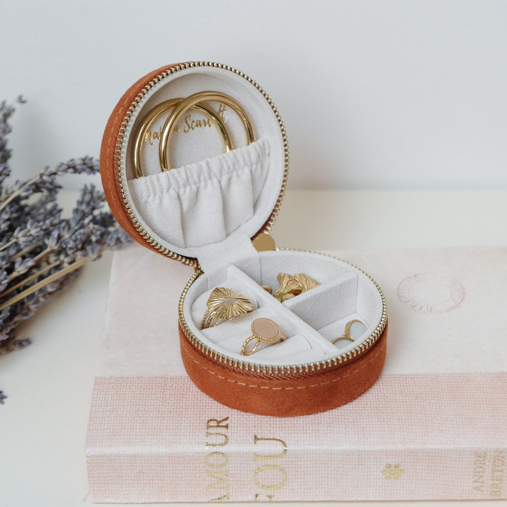 Round Travel Jewellery Case | Yvonne | Velvet | Maison Scarlett