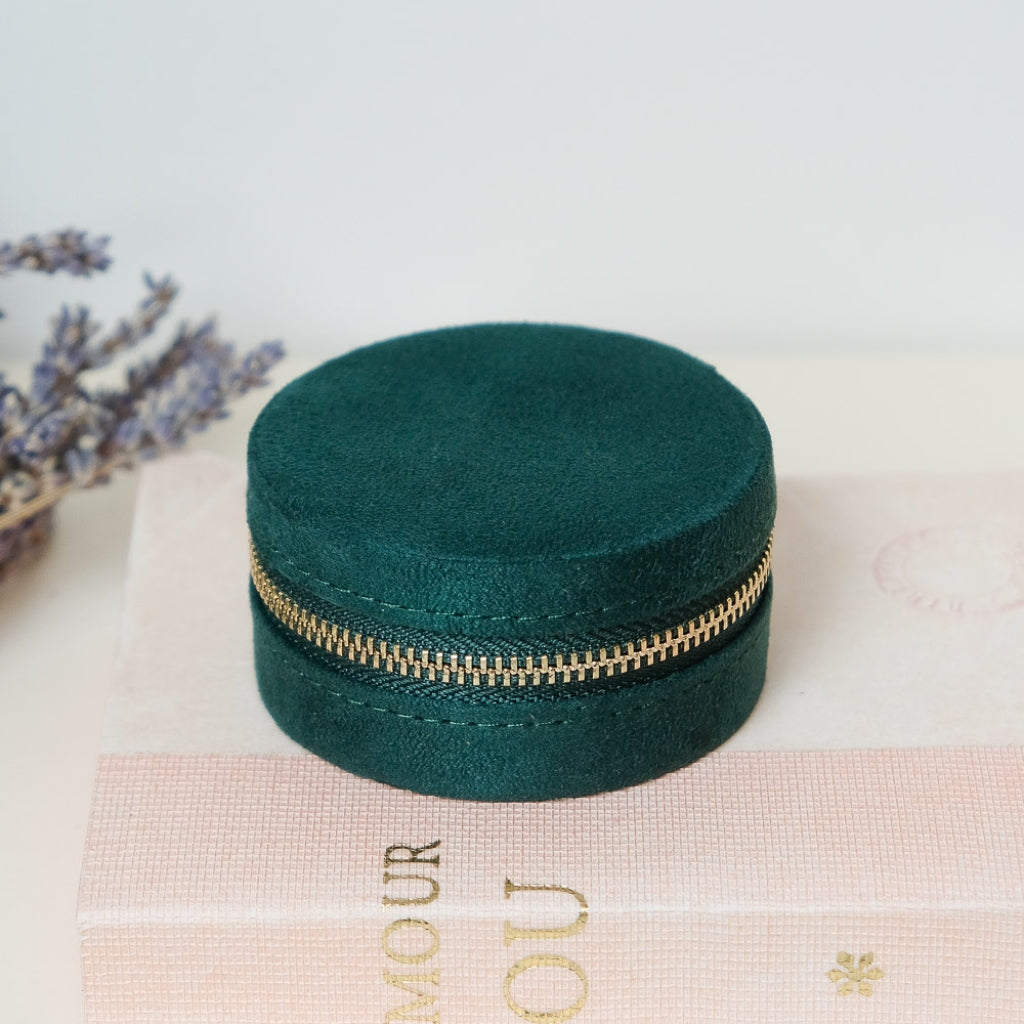 Round Travel Jewellery Case | Yvonne | Velvet | Maison Scarlett